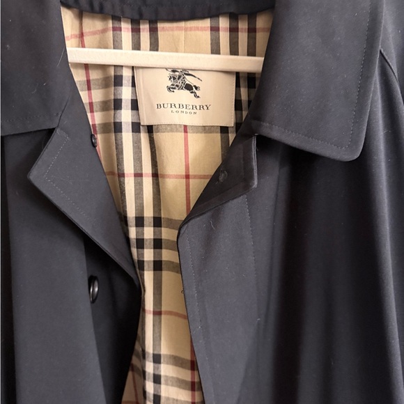 Burberry Black Trench Coat with Plaid Lining - Picture 3 of 6